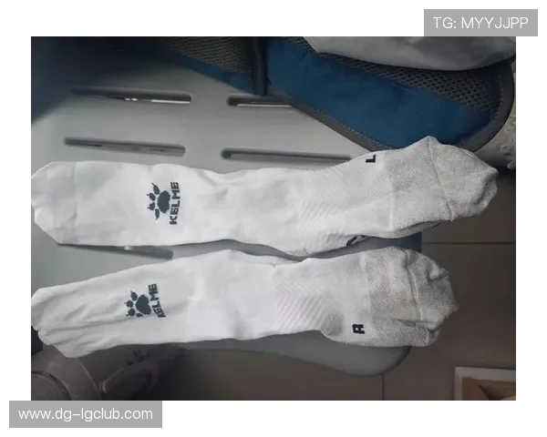 卡尔美足球袜子裁判专用设计提升比赛舒适性与专业性